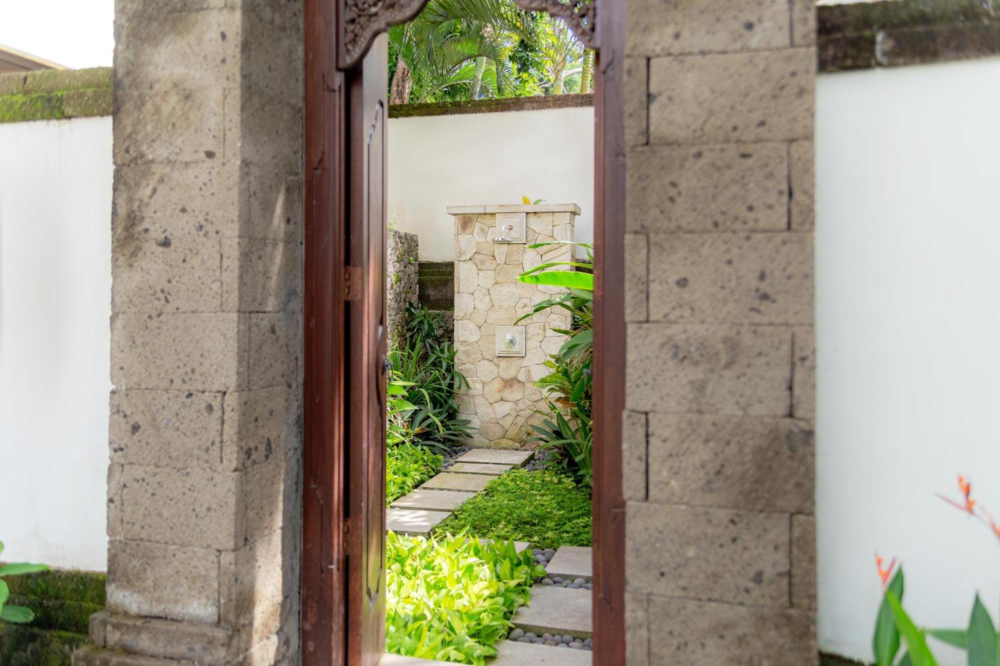 Villa Dorado - Steps From Jimbaran Beach Exterior foto